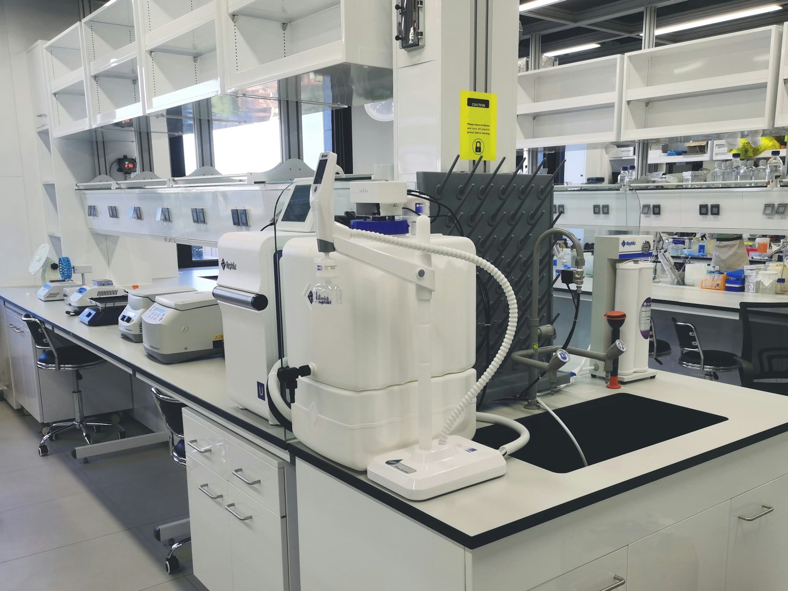 Equipamento de cromatografia em bancada de laboratório